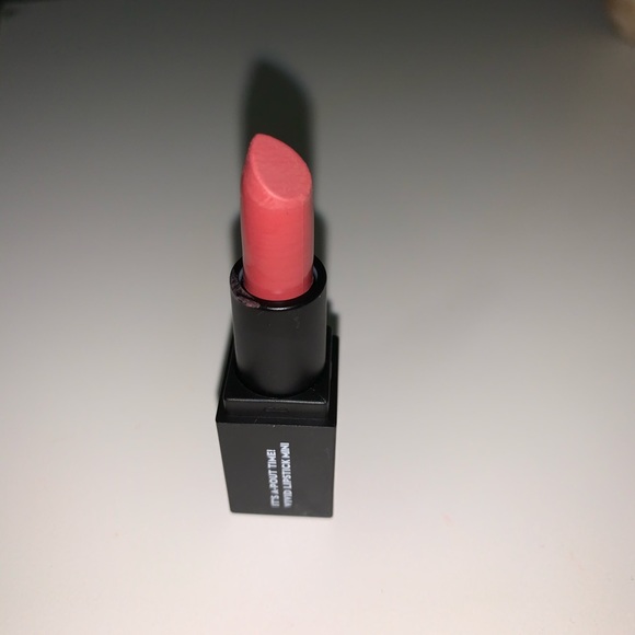 Red lipstick - Picture 4 of 4